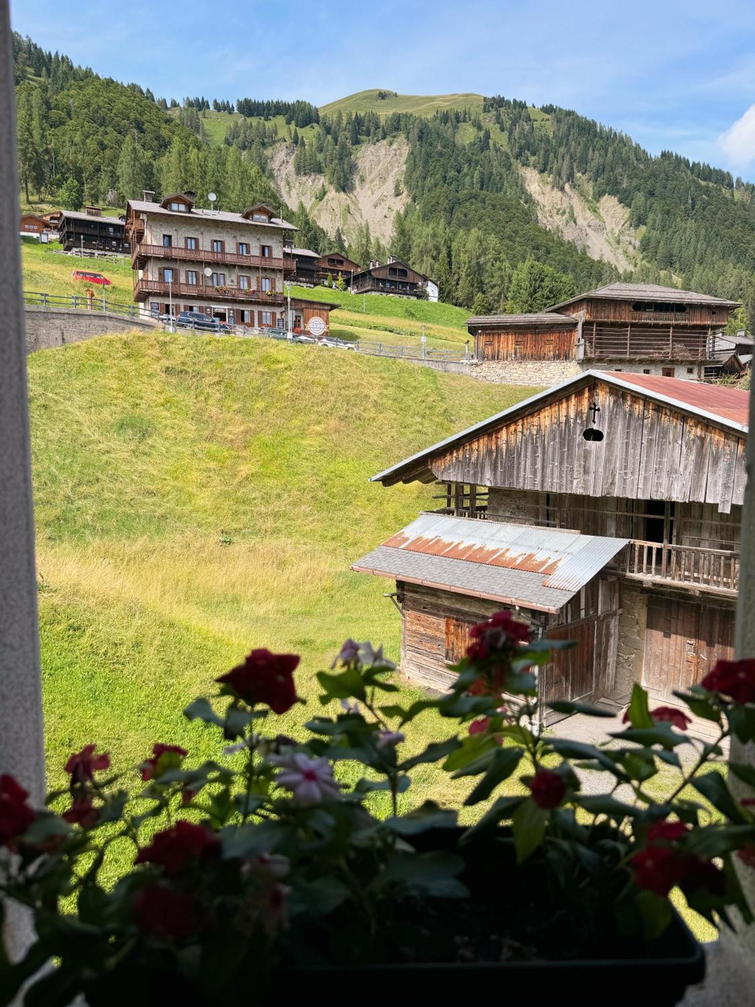 Neider Hotel Sauris Buitenkant foto